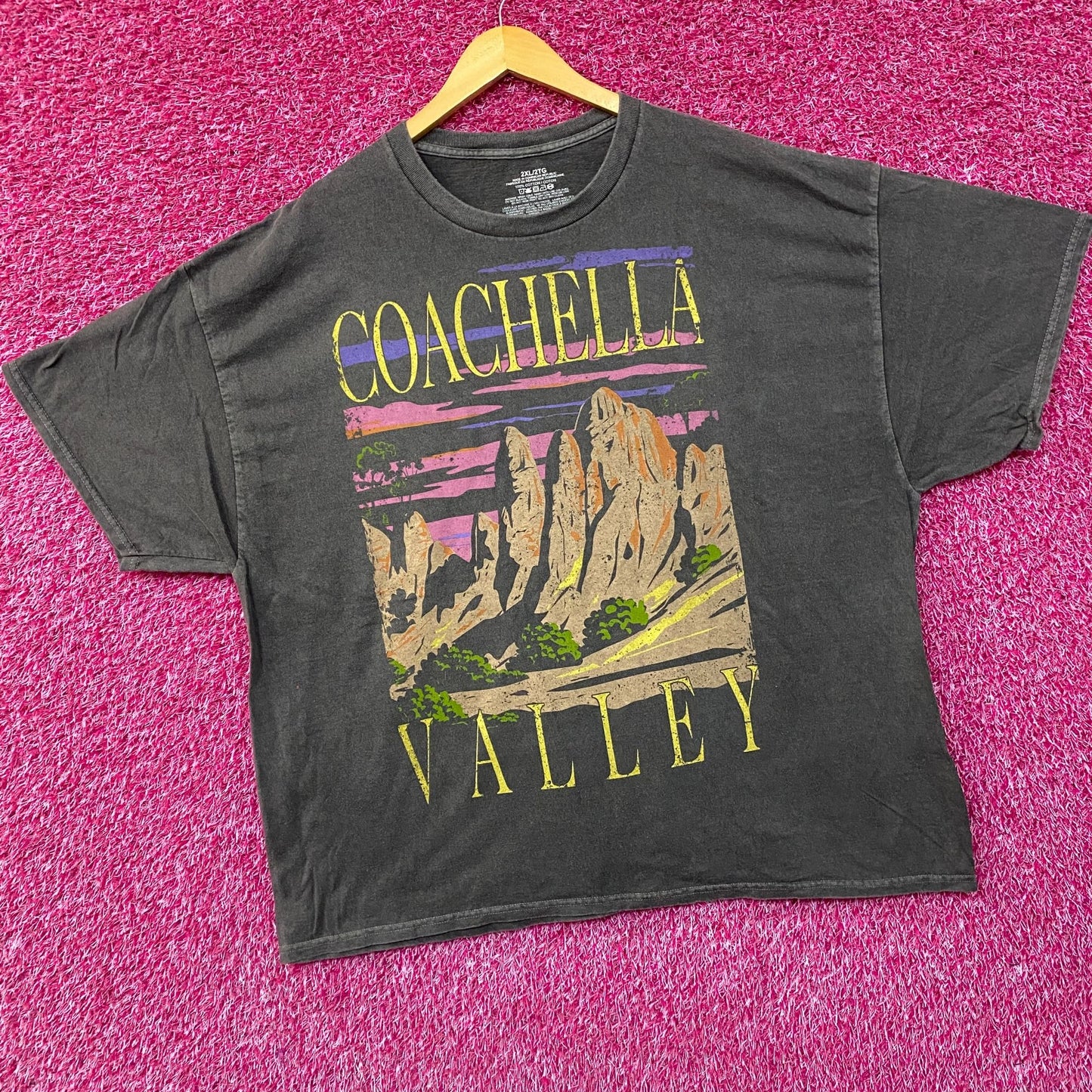 Coachella Valley Vintage-Style Graphic Design T-Shirt 2XL