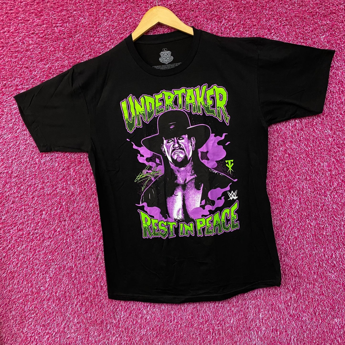 WWE Ash The Undertaker Rest In Peace Glow Ink T-Shirt Large