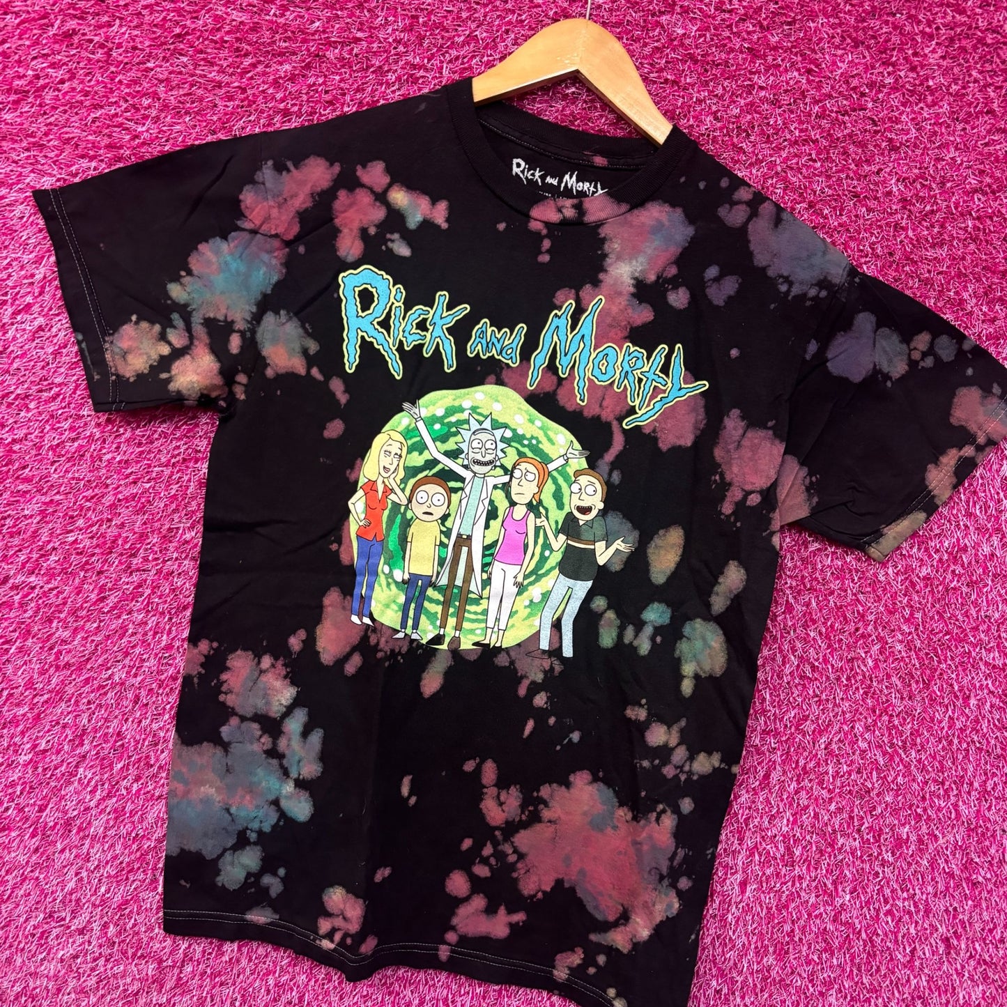 Rick and Morty Family Portrait tiedye T-shirt size medium