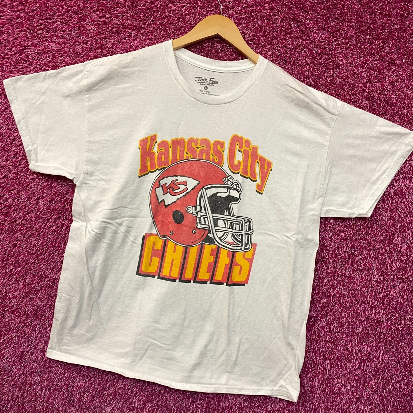 NFL Kansas City Chief Vintage Style Helmet Logo Football T-Shirt Large