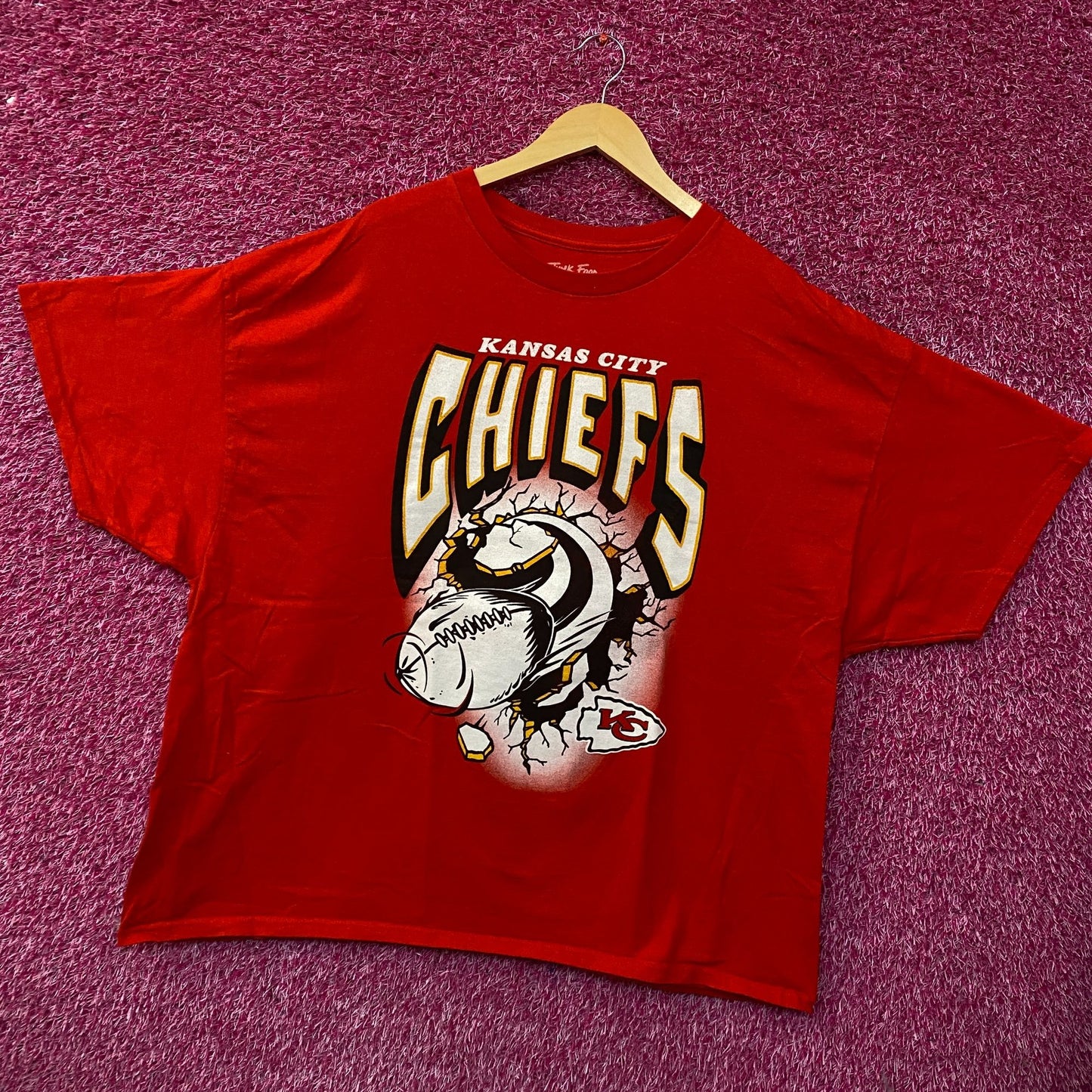 Junk Food NFL Kansas City Chiefs Break Through T-Shirt 2XL