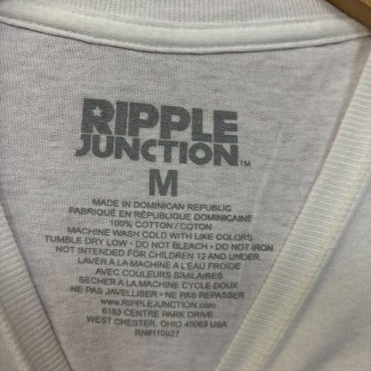 Social distancing is hard damn siracha Tshirt size medium