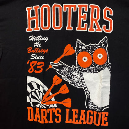Hooters Darts League Hitting the Bullseye Since '83 Graphic T-shirt XL