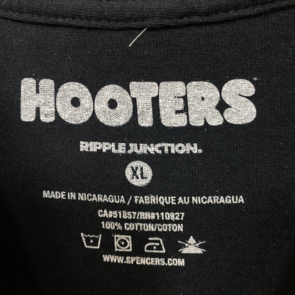 Hooters Darts League Hitting the Bullseye Since '83 Graphic T-shirt XL