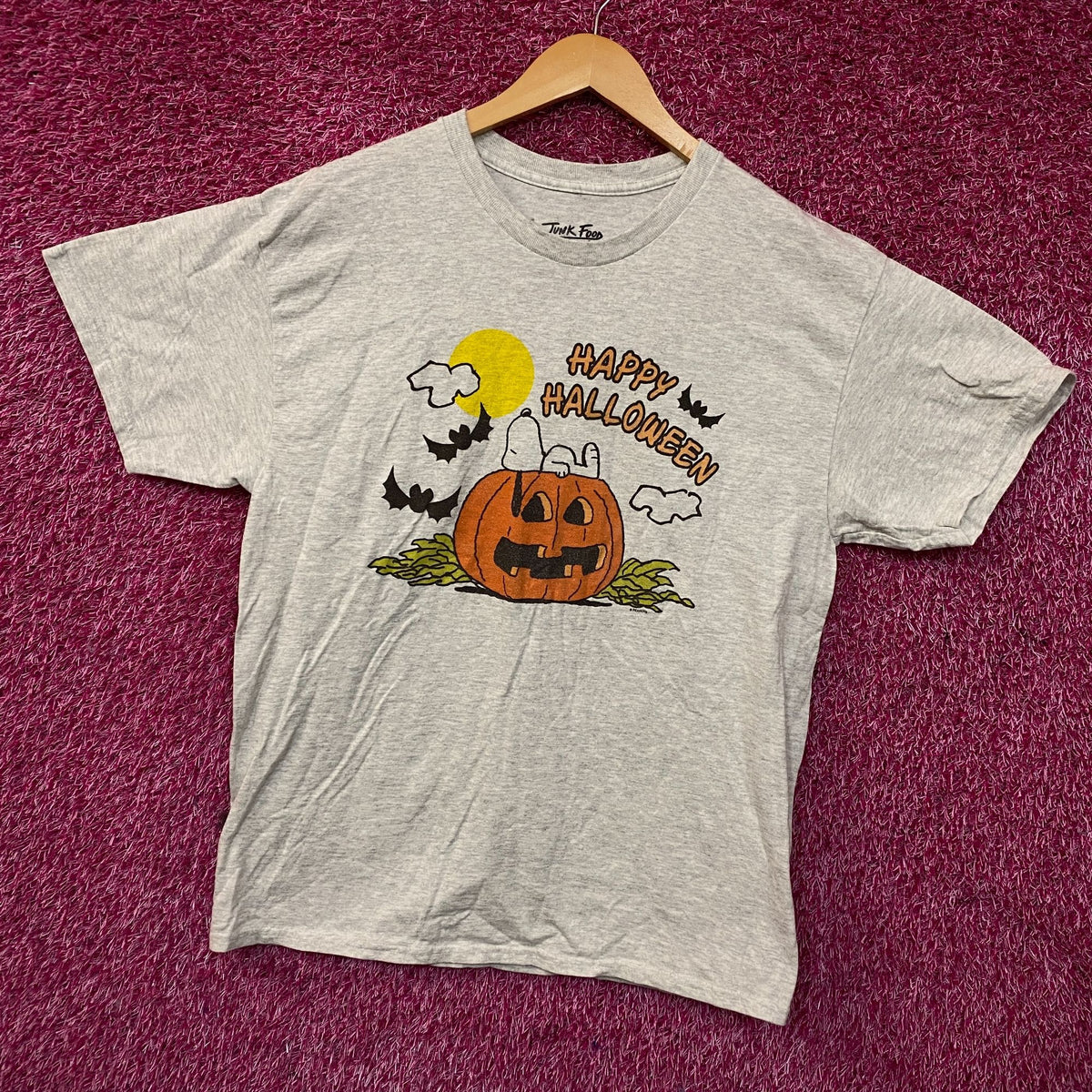 Junk Food Clothing Peanuts Snoopy Halloween Tshirt size Medium