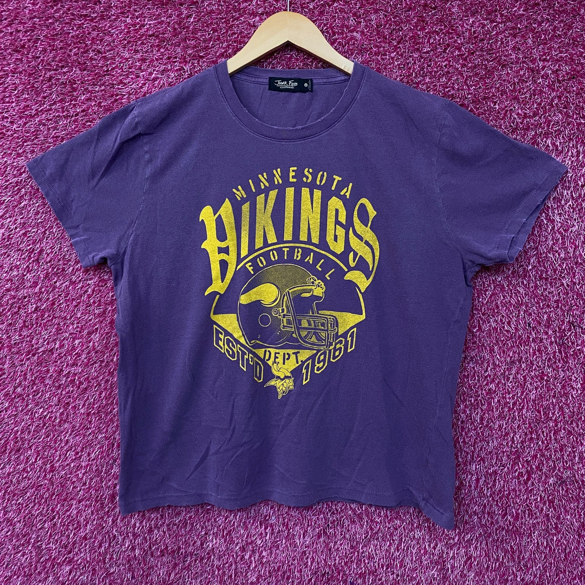 Junk Food Minnesota Vikings Football Helmet Women's Tee size XL