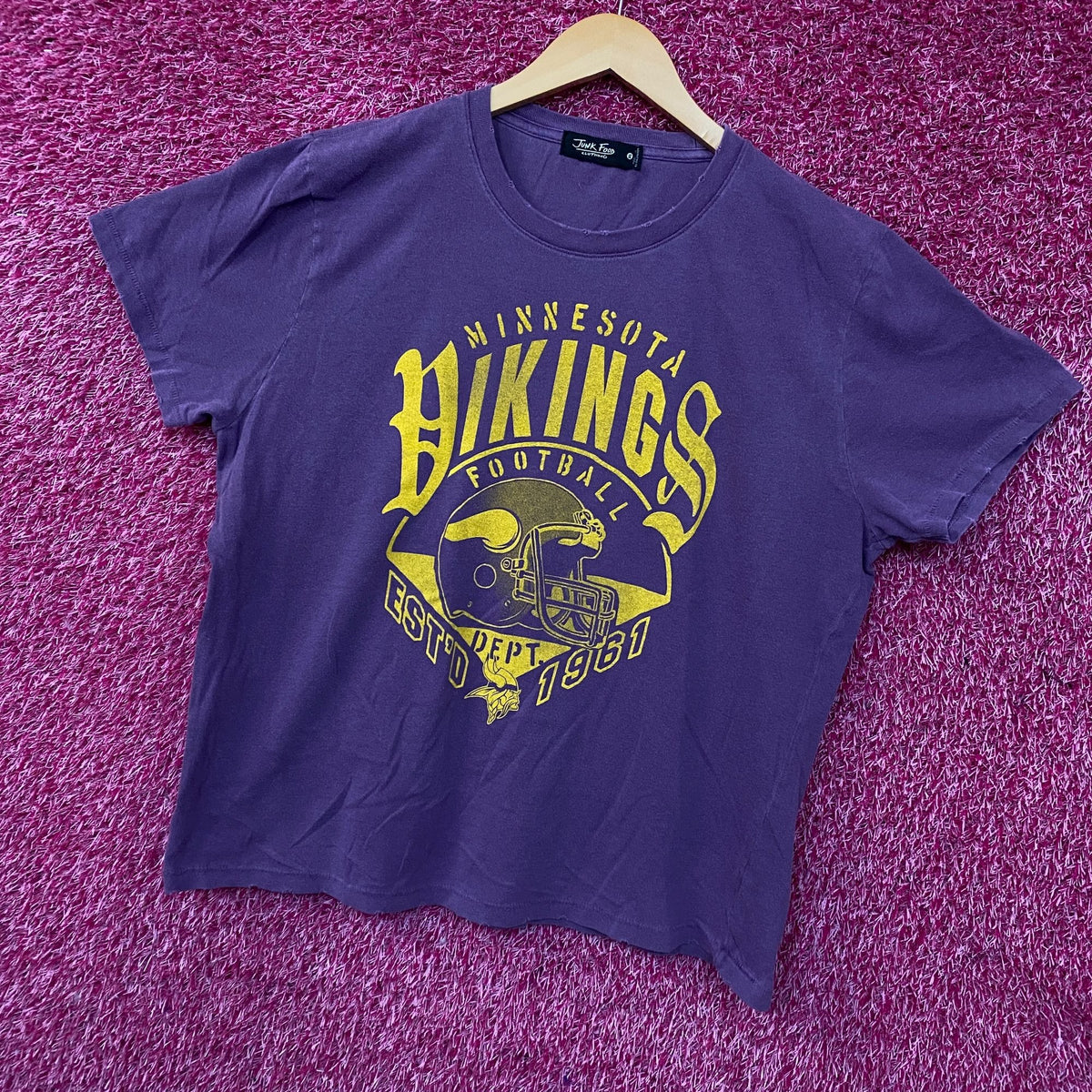 Junk Food Minnesota Vikings Football Helmet Women's Tee size XL