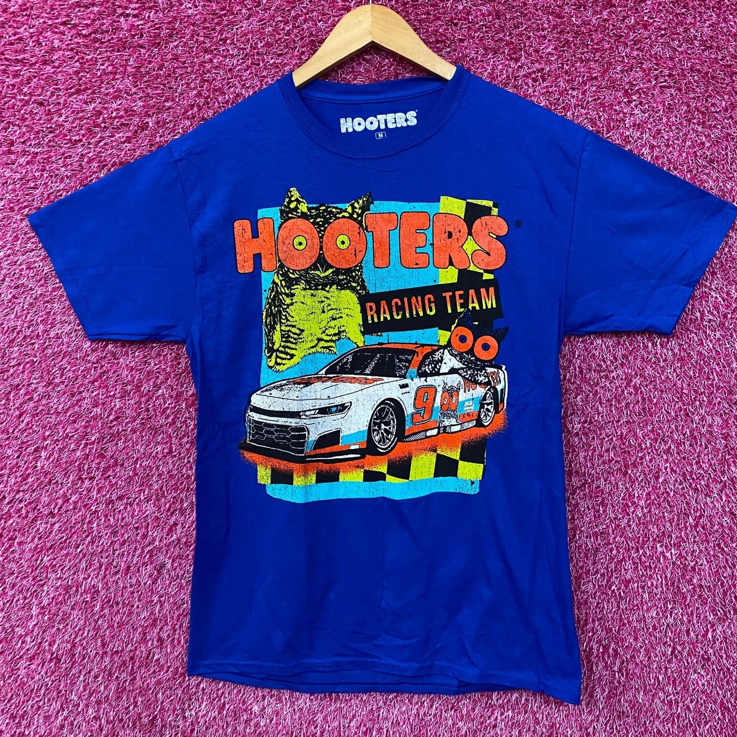 Hooters Racing Team Race Car Number 9 Graphic Design T-Shirt Medium