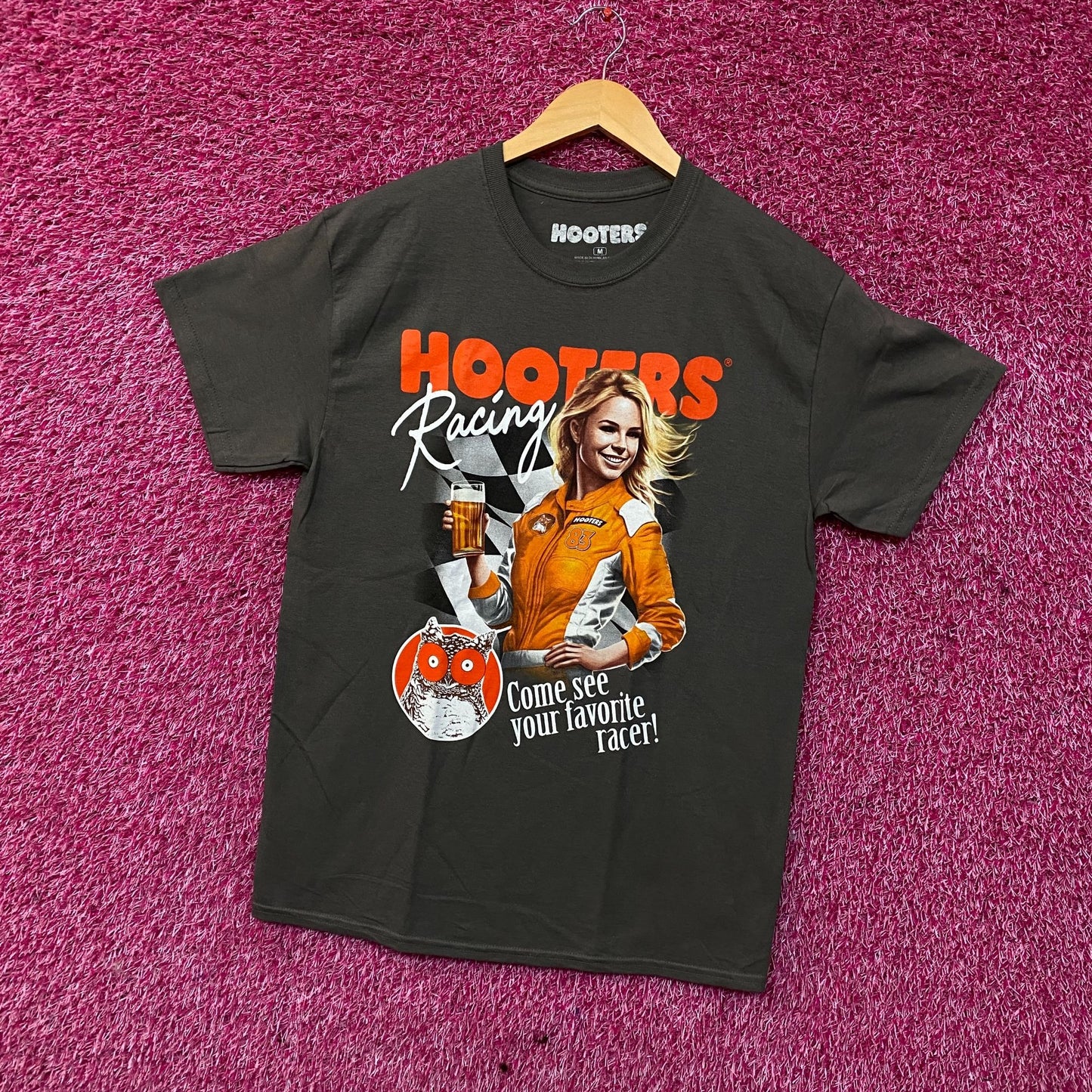 Hooters Racing Come See Your Favorite Racer T-Shirt Medium