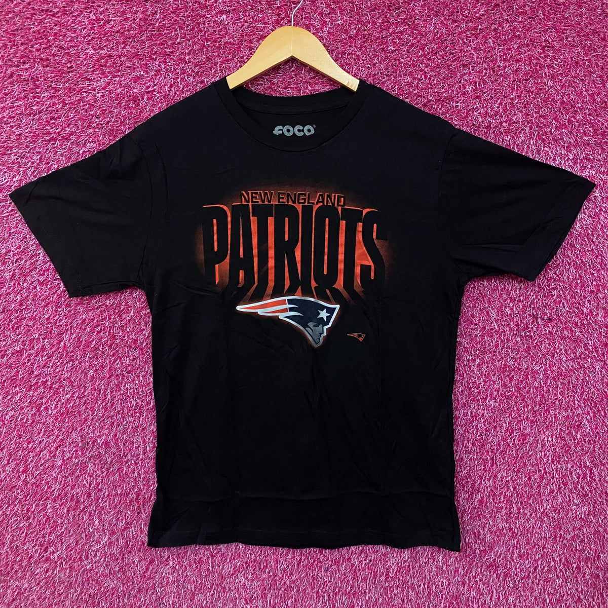 FOCO NFL New England Patriots Team Logo Graphic T-Shirt Medium