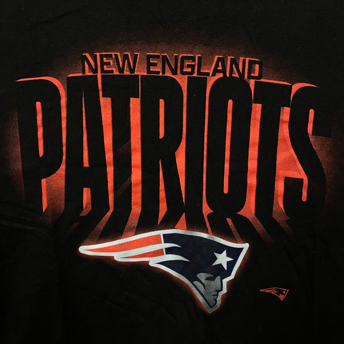 FOCO NFL New England Patriots Team Logo Graphic T-Shirt Medium