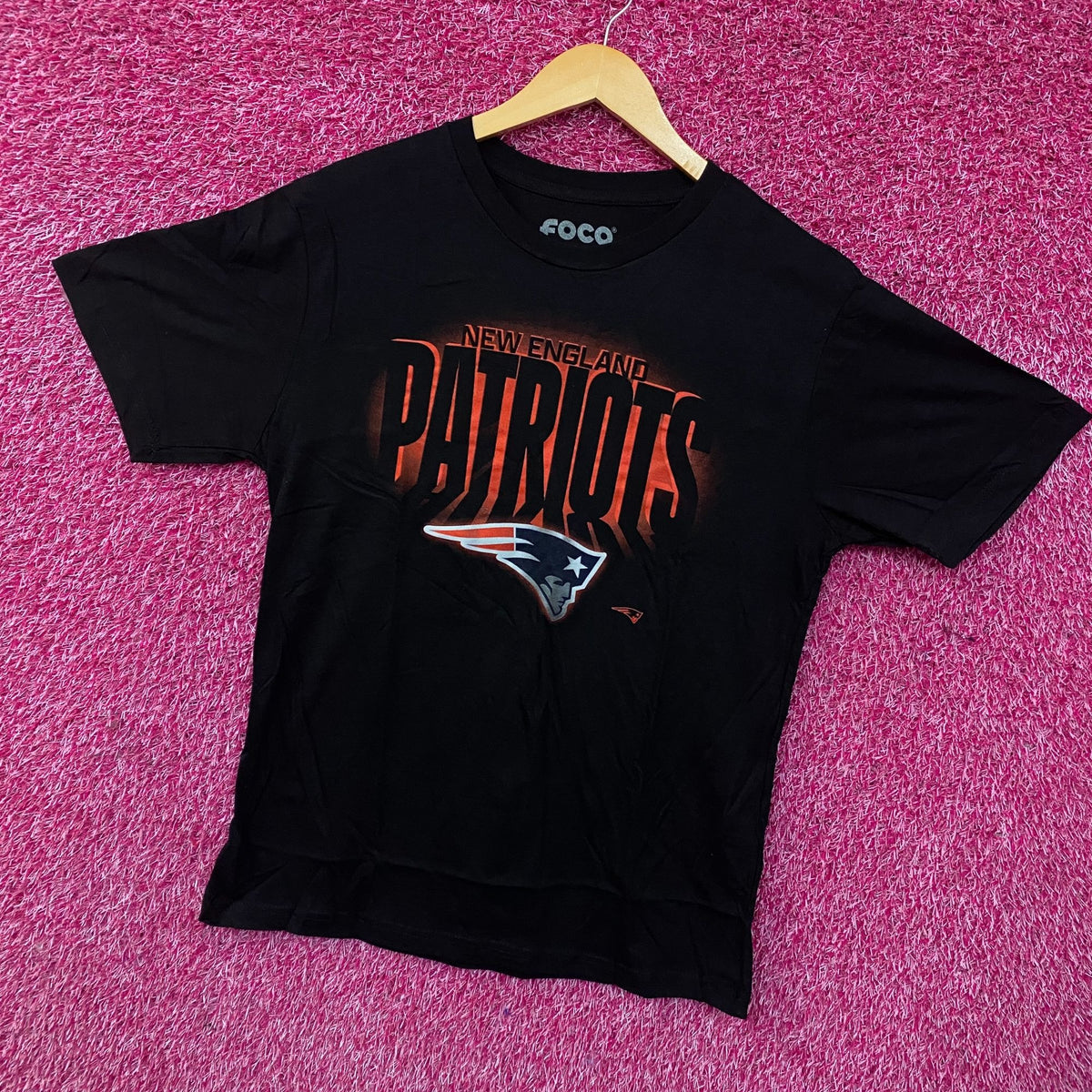 FOCO NFL New England Patriots Team Logo Graphic T-Shirt Medium
