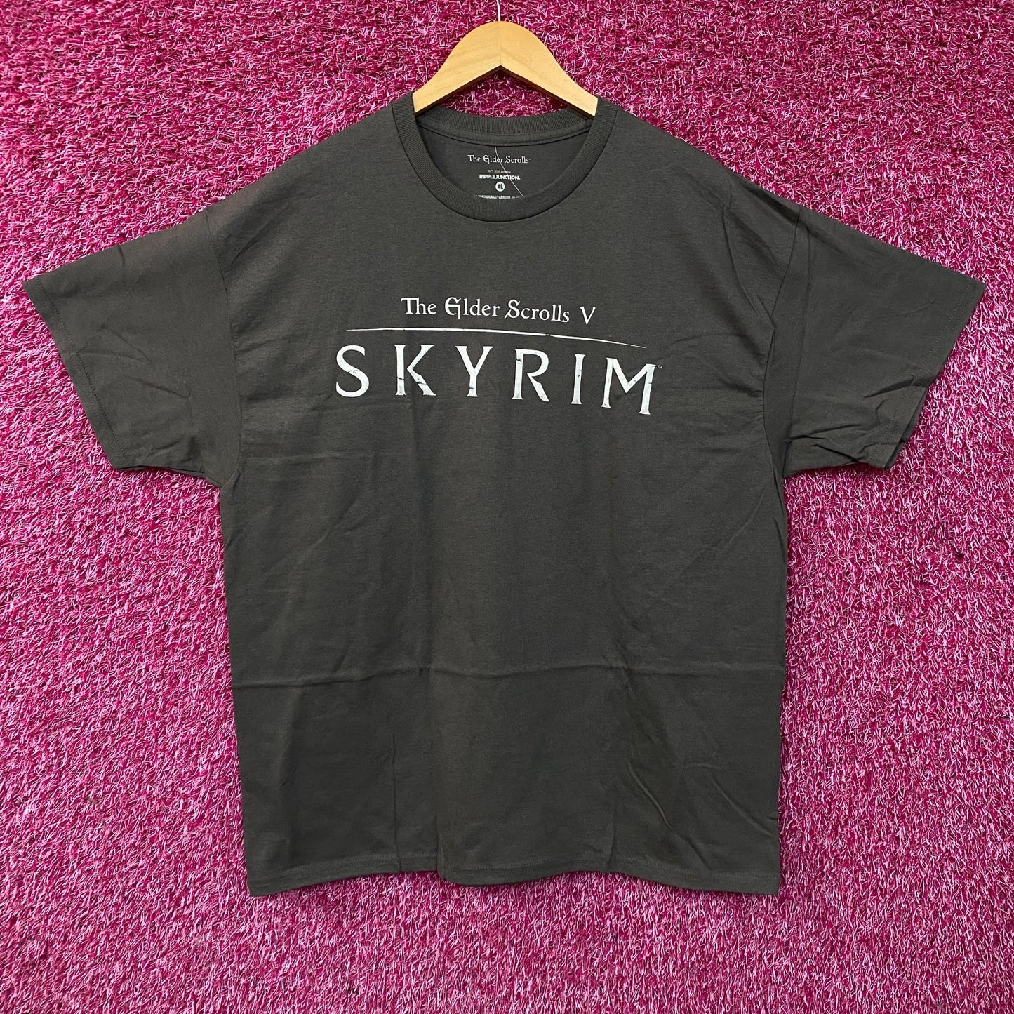 The Elder Scrolls V: Skyrim Logo Graphic T-Shirt XL
