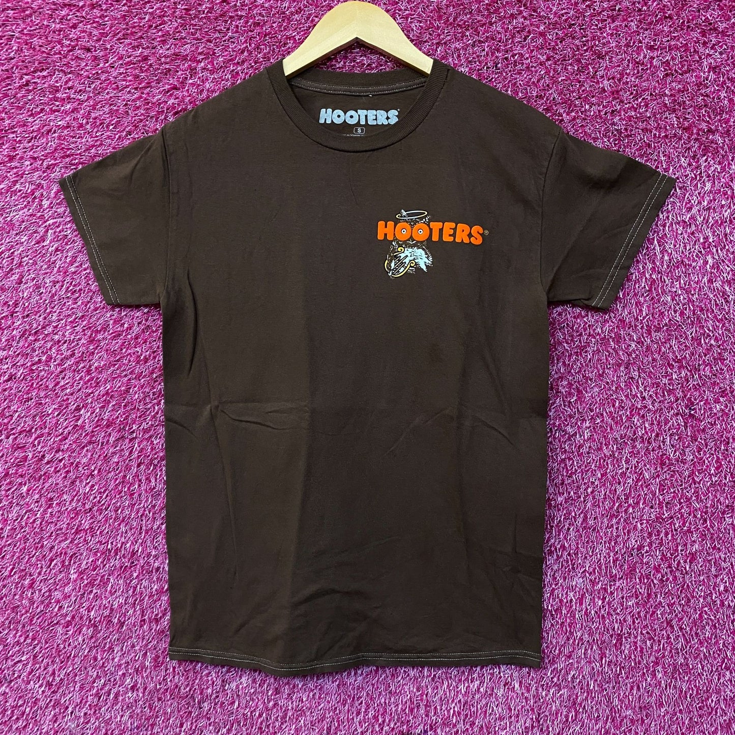 Hooters "Where Angels Get Their Wings!" Graphic T-Shirt Medium