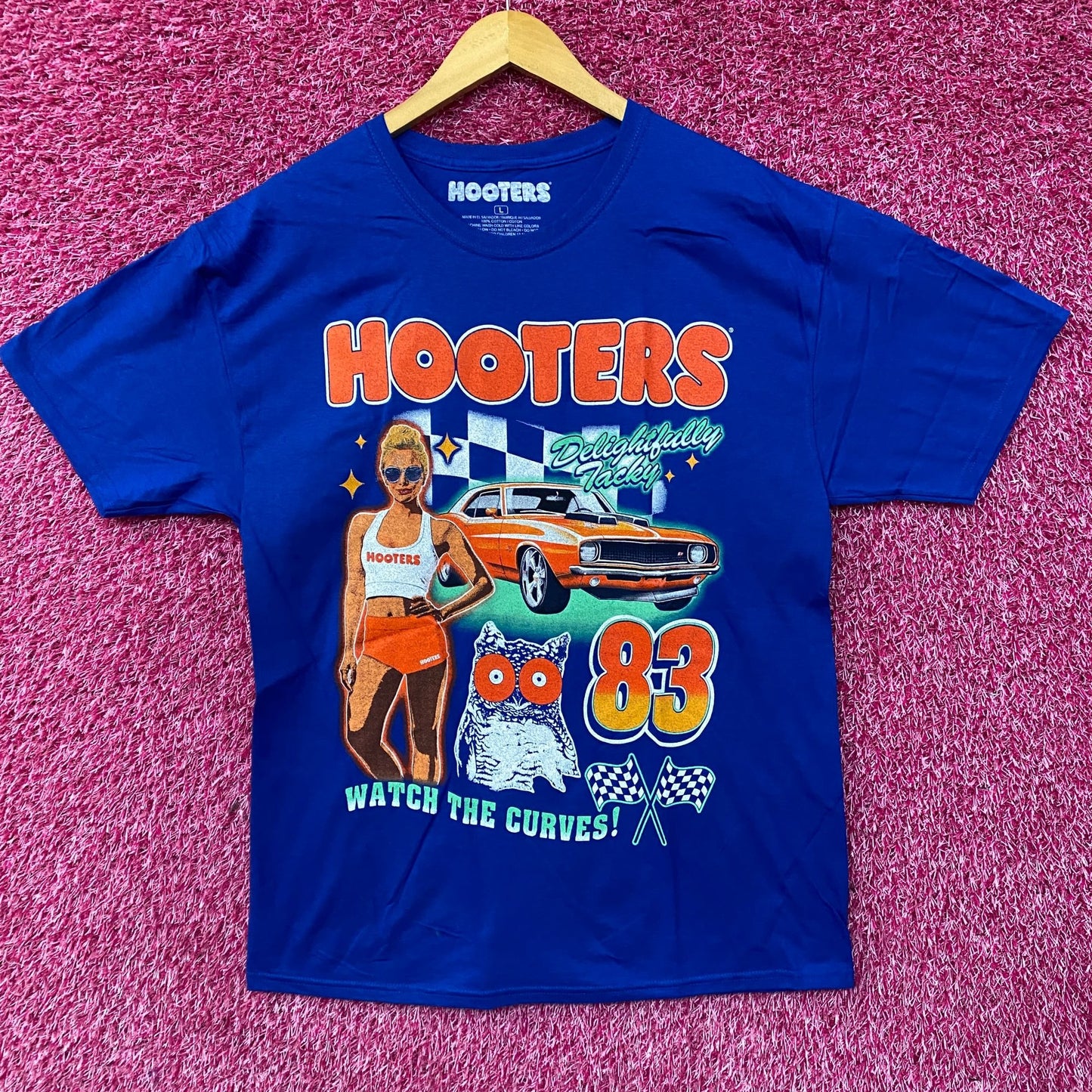 Hooters Delightfully Tacky Racing 83 Watch The Curves T-shirt Large