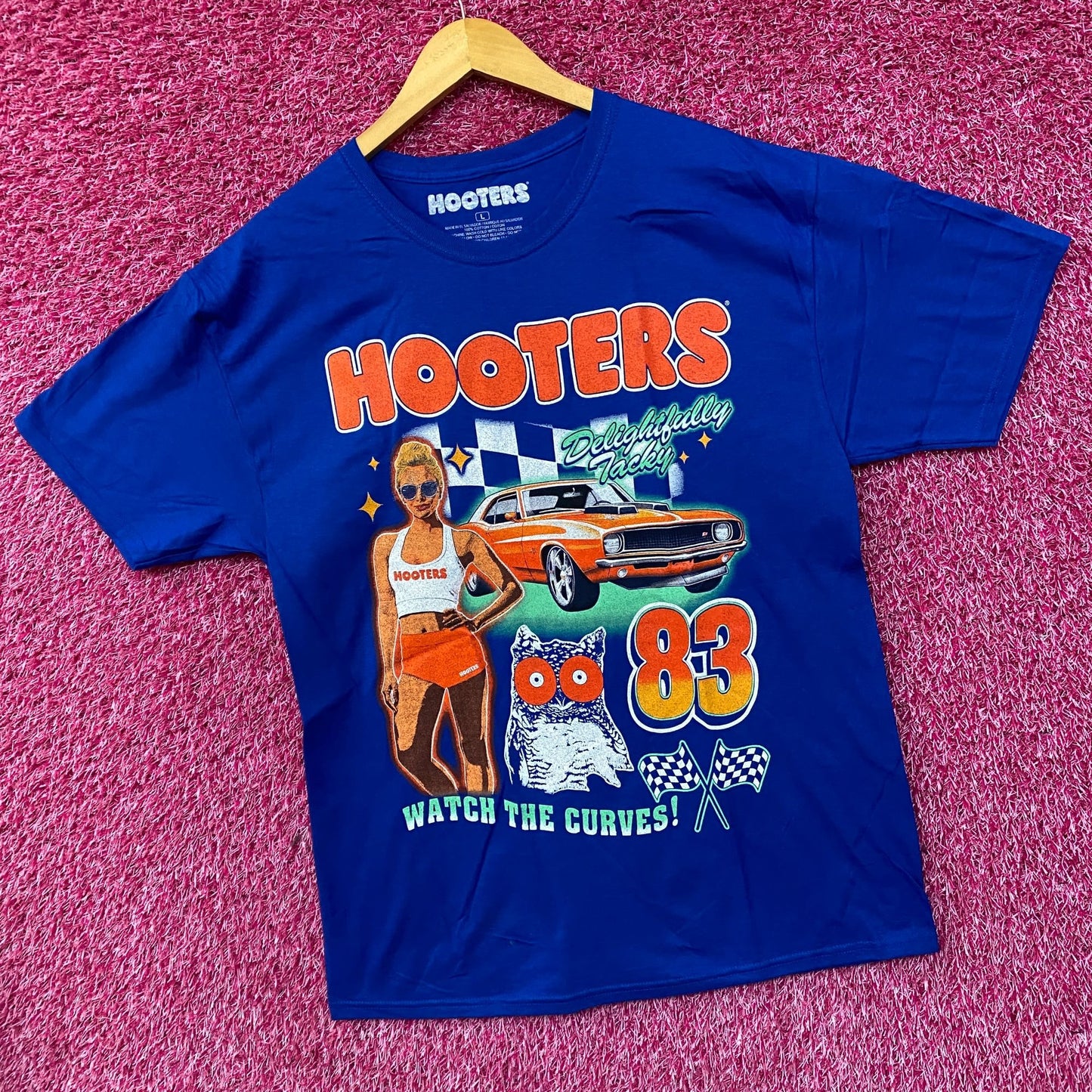 Hooters Delightfully Tacky Racing 83 Watch The Curves T-shirt Large