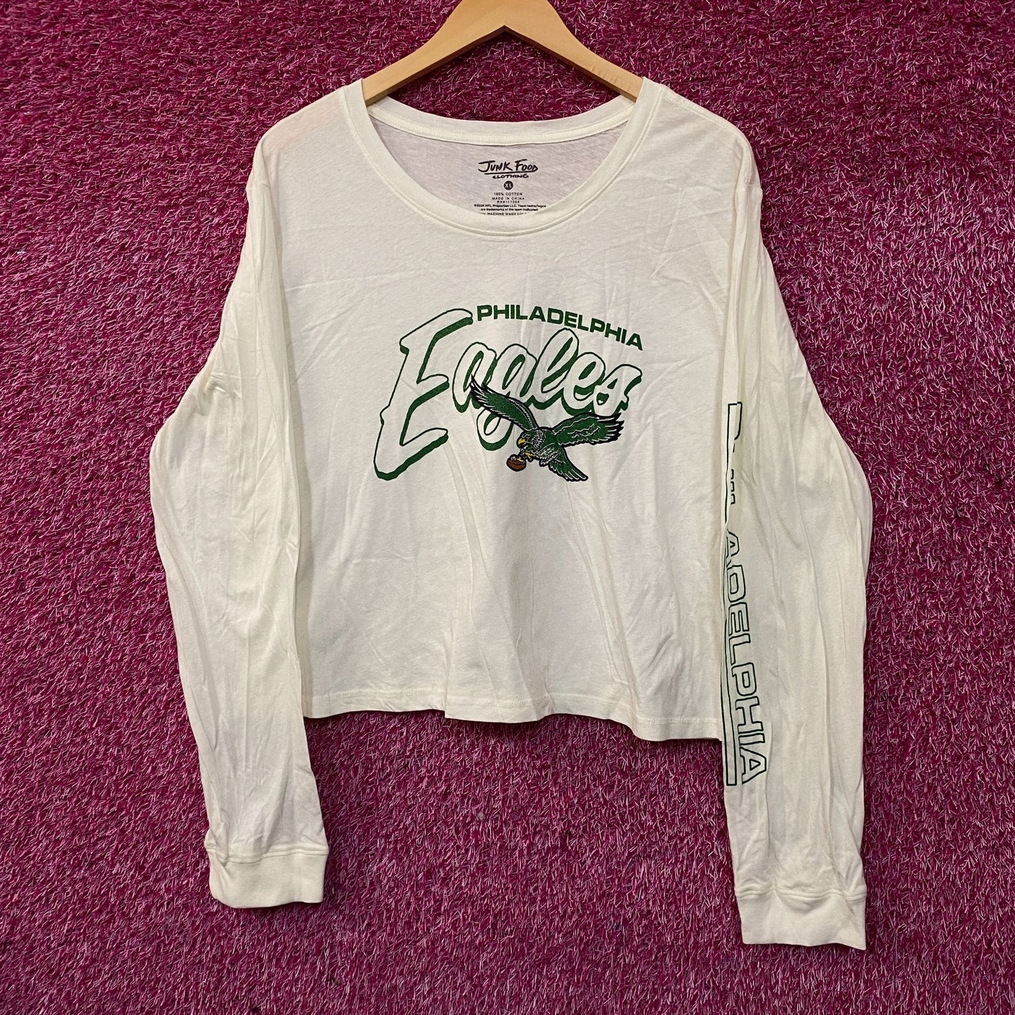 Junk Food Clothing NFL Philadelphia Eagles Touchdown Long Sleeve Cropped T-Shirt XL