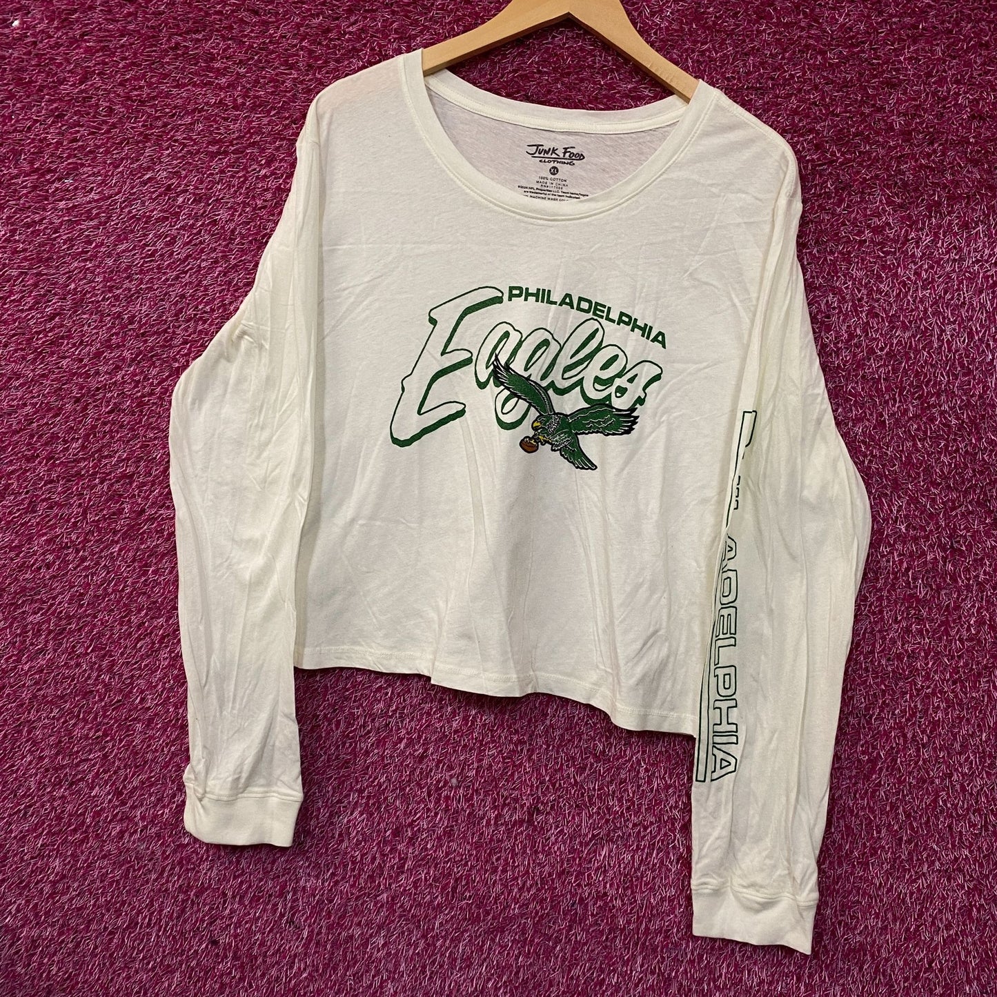 Junk Food Clothing NFL Philadelphia Eagles Touchdown Long Sleeve Cropped T-Shirt XL