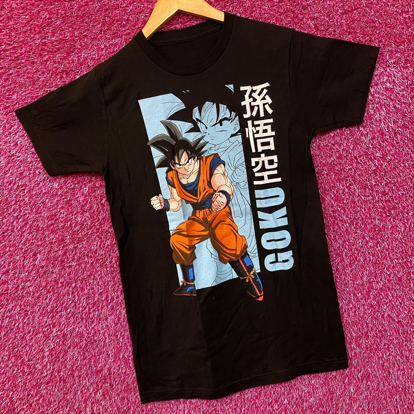 Dragon Ball Z Son Goku Graphic Design T-Shirt Small