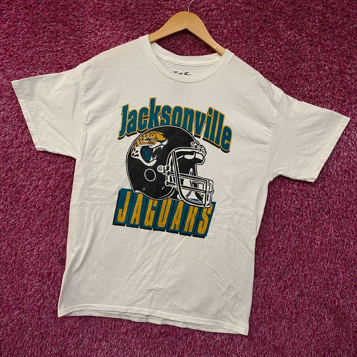 Junk Food Jacksonville Jaguars Football Helmet White Tshirt size Medium