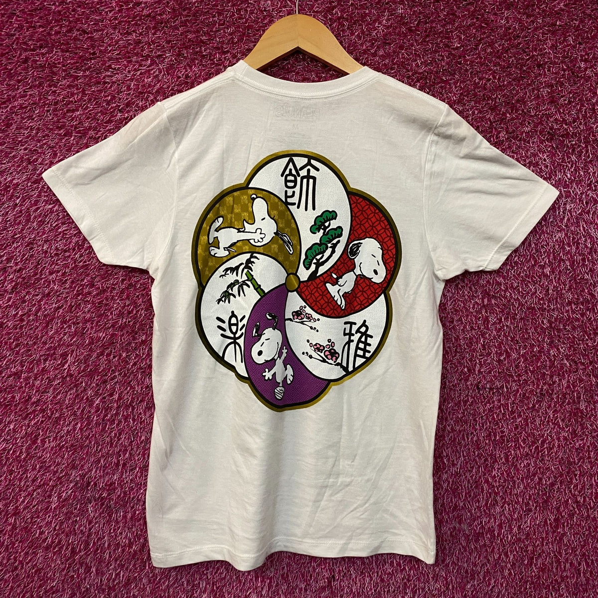 Snoopy Kanji Different Characteristics Women's Tshirt size Medium