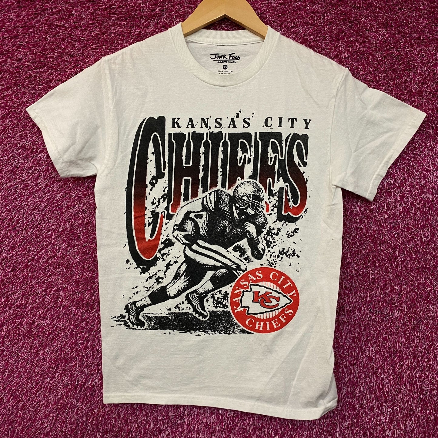 Junk Food Clothing NFL Kansas City Chiefs Rushing Flea Market T-Shirt XS