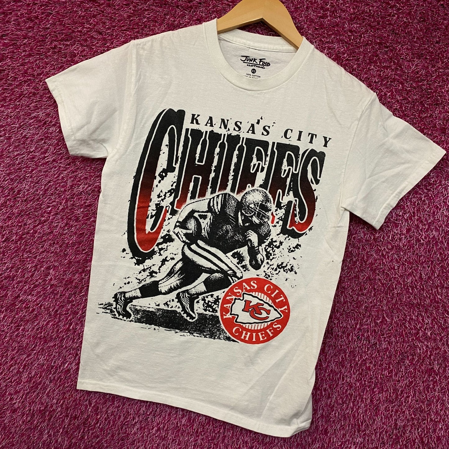 Junk Food Clothing NFL Kansas City Chiefs Rushing Flea Market T-Shirt XS
