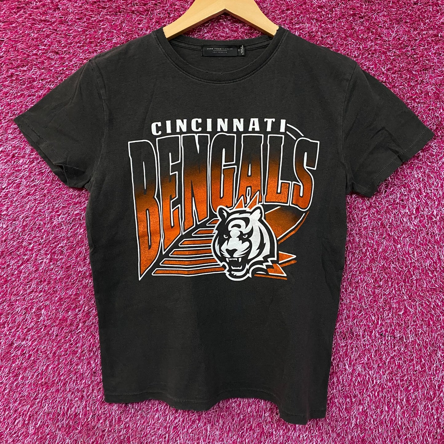 Junk Food Clothing NFL Cincinnati Bengals Chrome Retro Style Women's T-Shirt XS