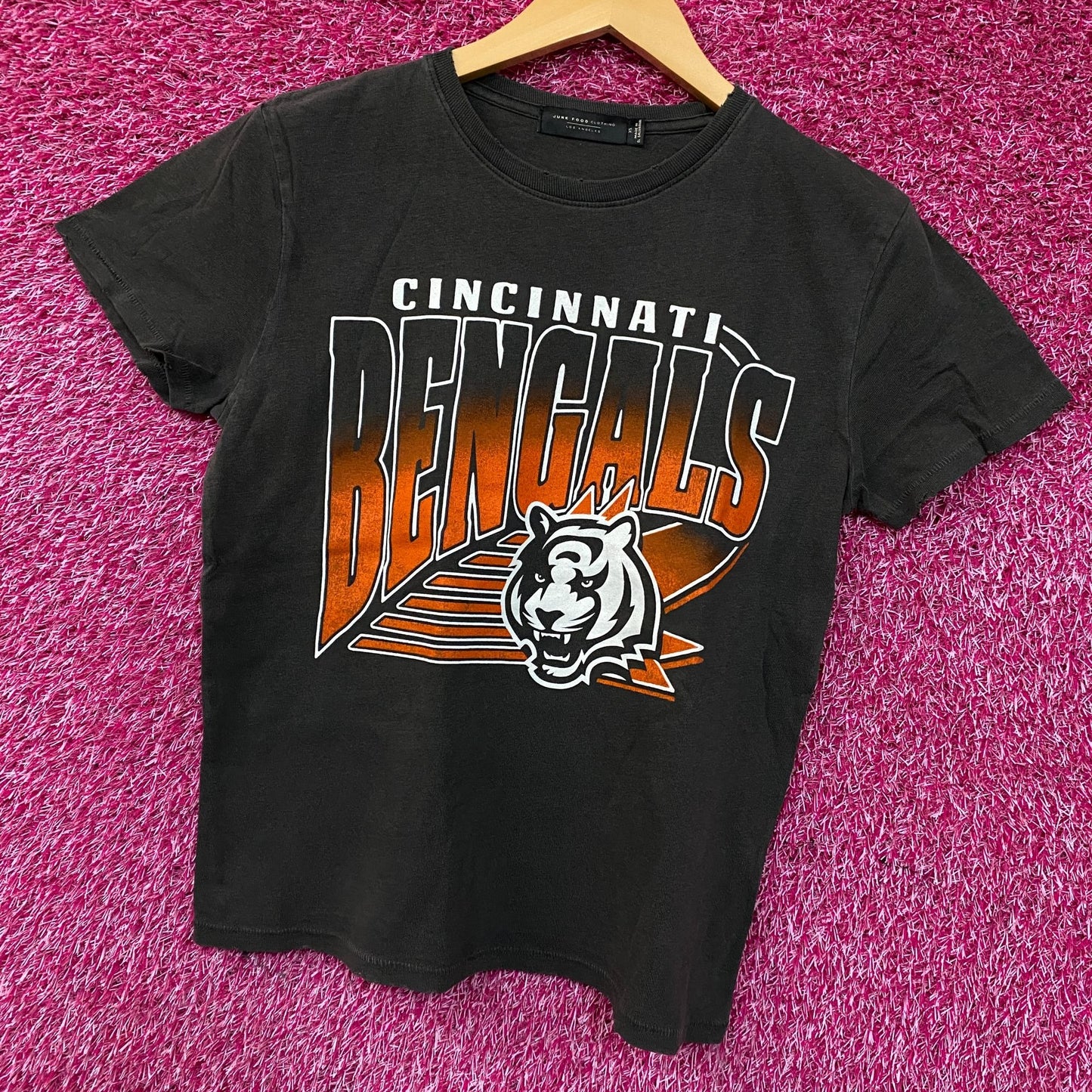 Junk Food Clothing NFL Cincinnati Bengals Chrome Retro Style Women's T-Shirt XS