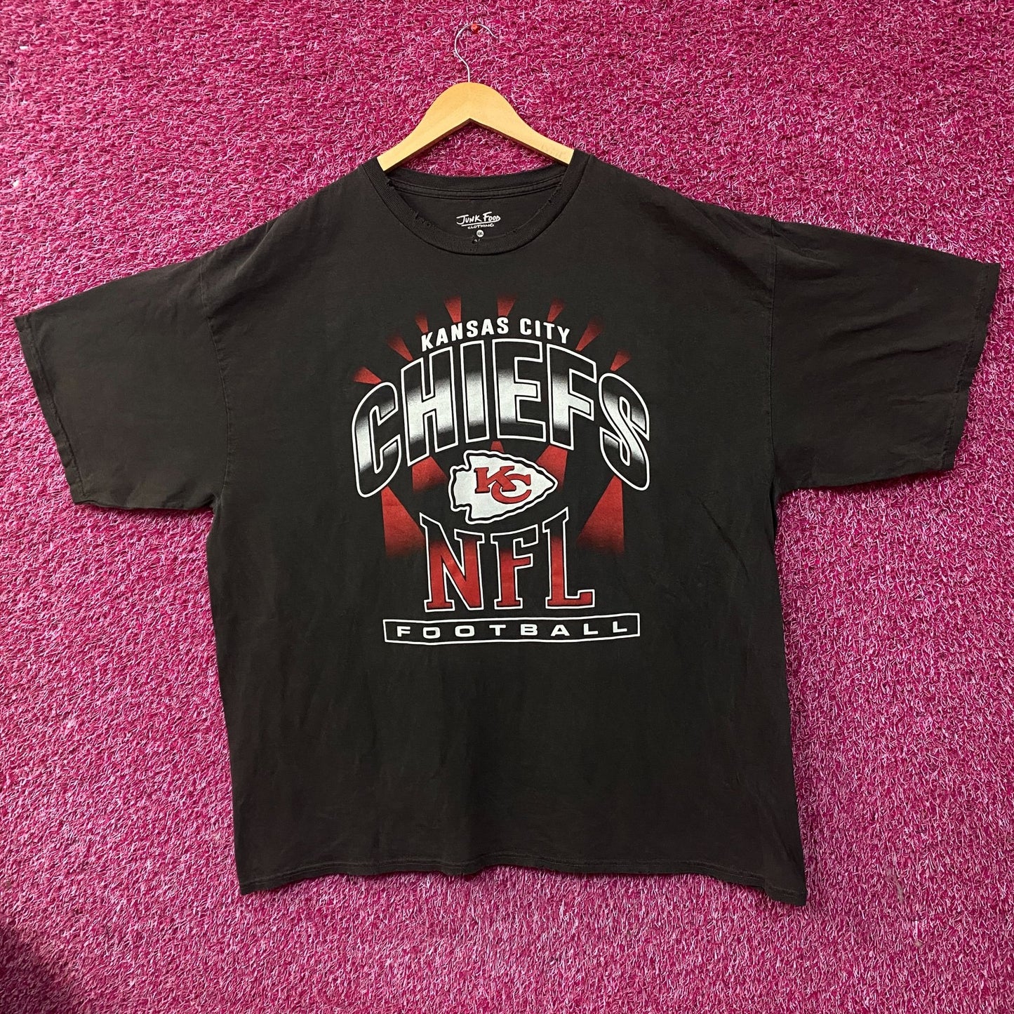 Junk Food Clothing Kansas City Chiefs Chrome Flea Market Tee 2XL