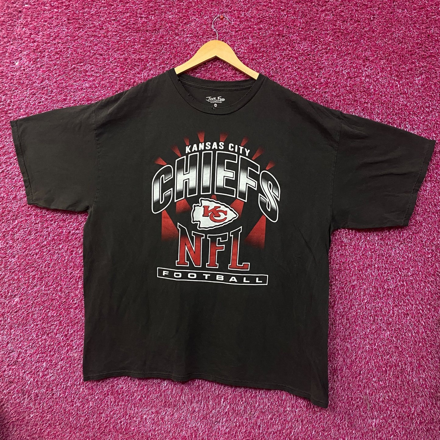 Junk Food Clothing Kansas City Chiefs Chrome Flea Market Tee 2XL