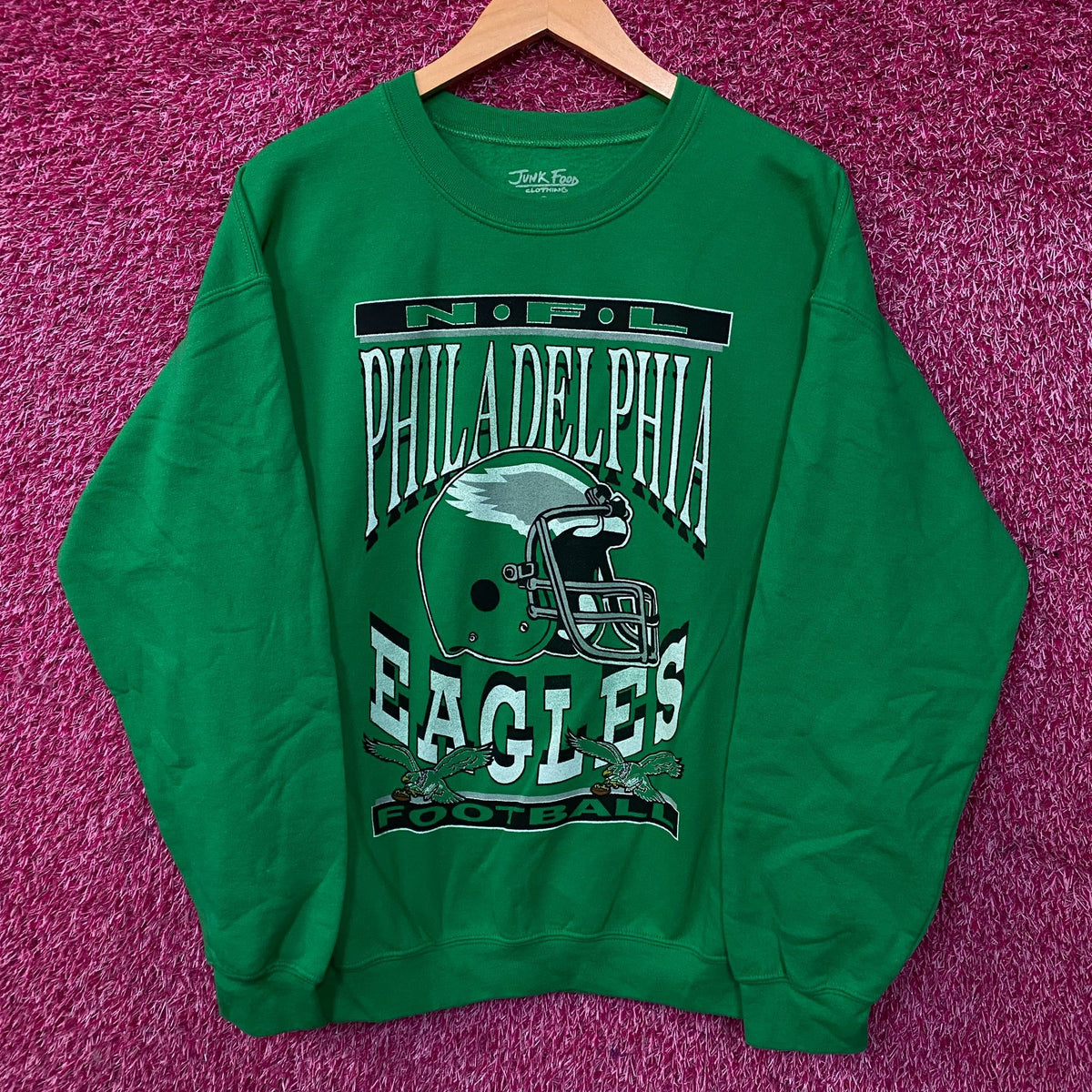 Junk Food Clothing Philadelphia Eagles Helmet Logo Flea Market Crew Fleece Medium