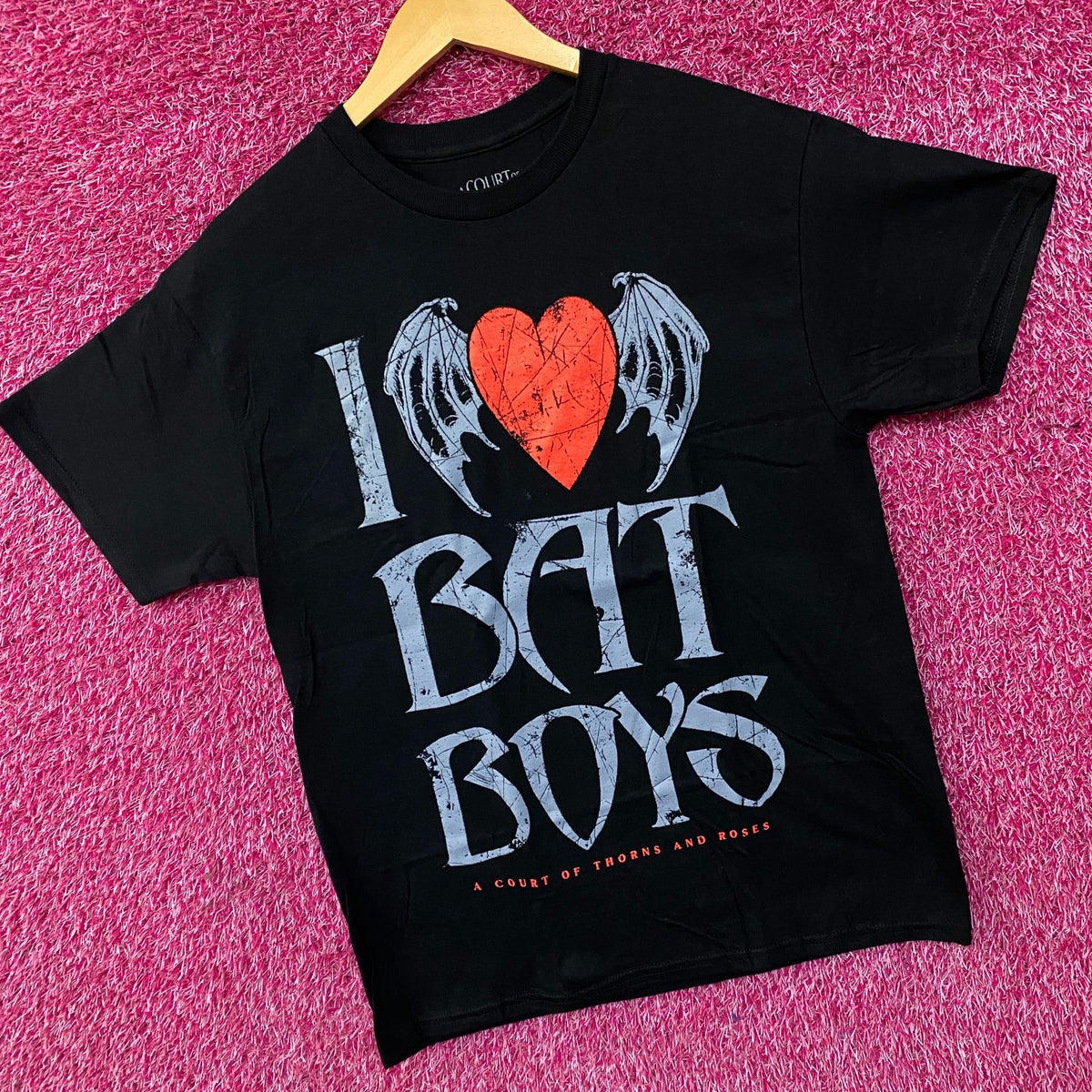 A Court of Thorns and Roses "I Love Bat Boys" T-Shirt Medium