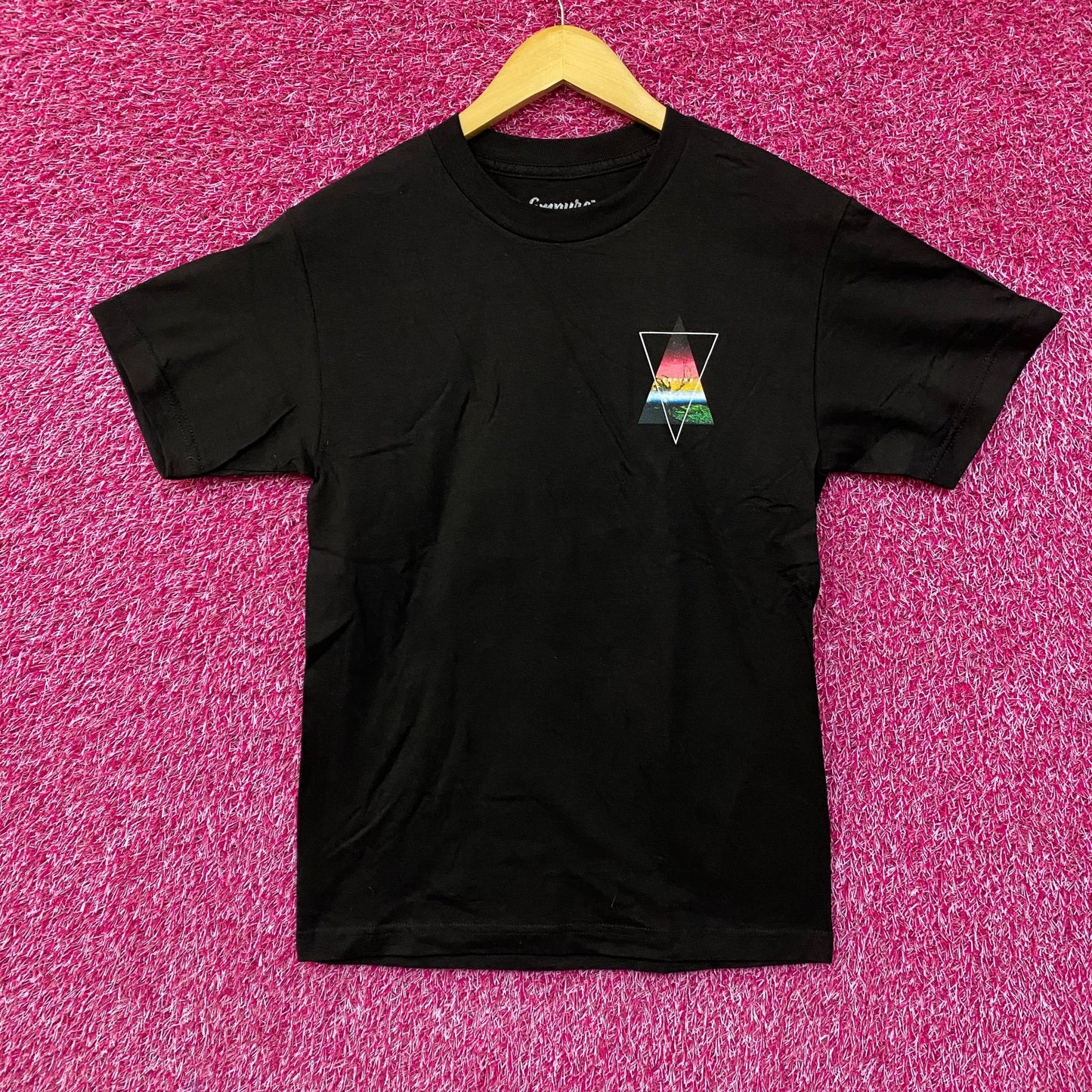 Empyre Uncharted Territories Graphic Design T-Shirt Small