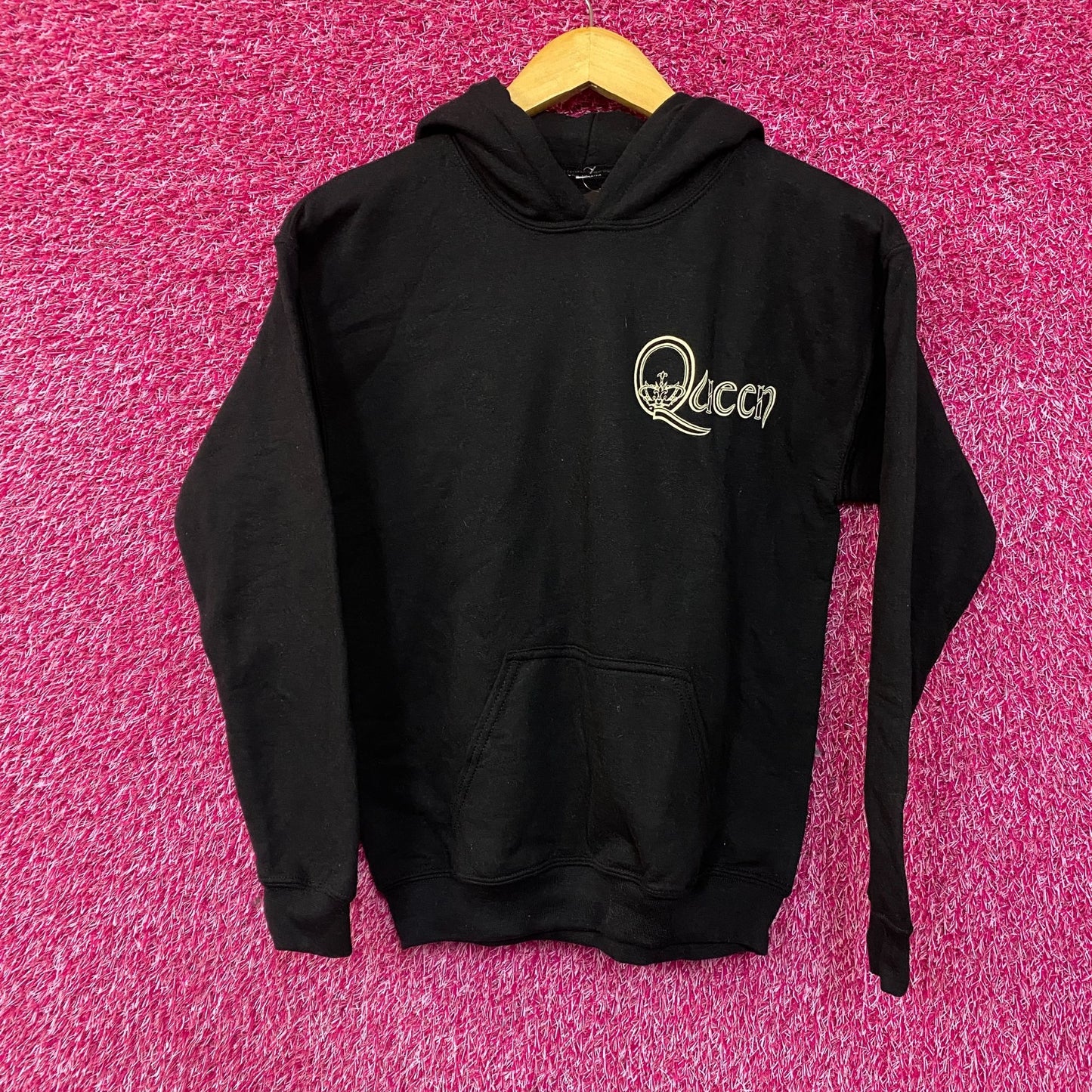 Queen Classic Crest Graphic Pullover Hoodie XS