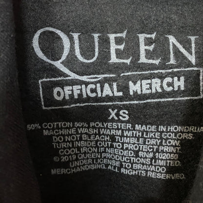 Queen Classic Crest Graphic Pullover Hoodie XS