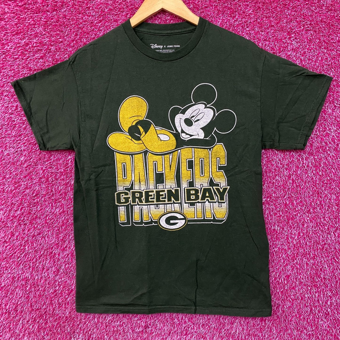 Disney x Junk Food NFL Green Bay Packers Mickey Mouse Kick Back Green Shirt Small