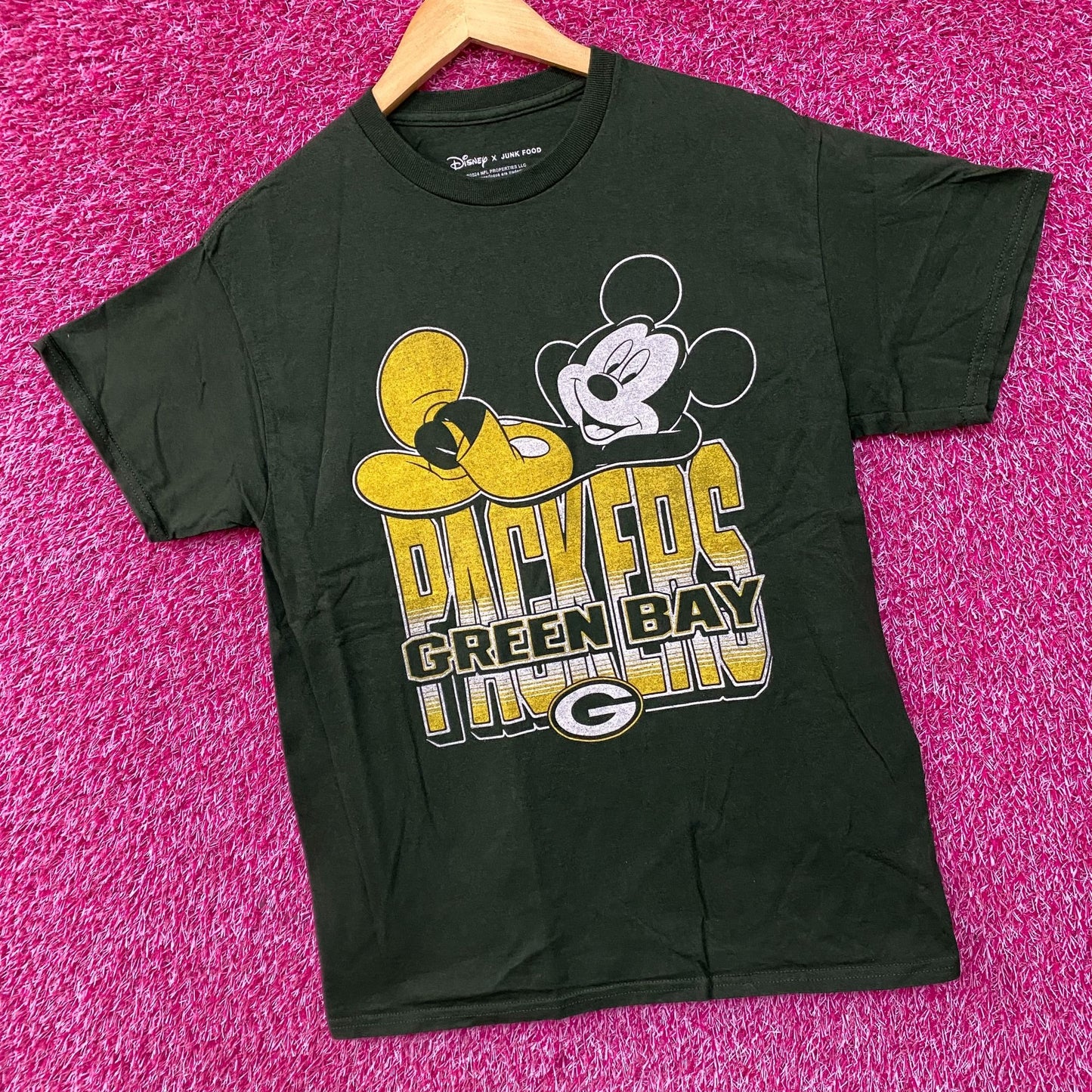 Disney x Junk Food NFL Green Bay Packers Mickey Mouse Kick Back Green Shirt Small