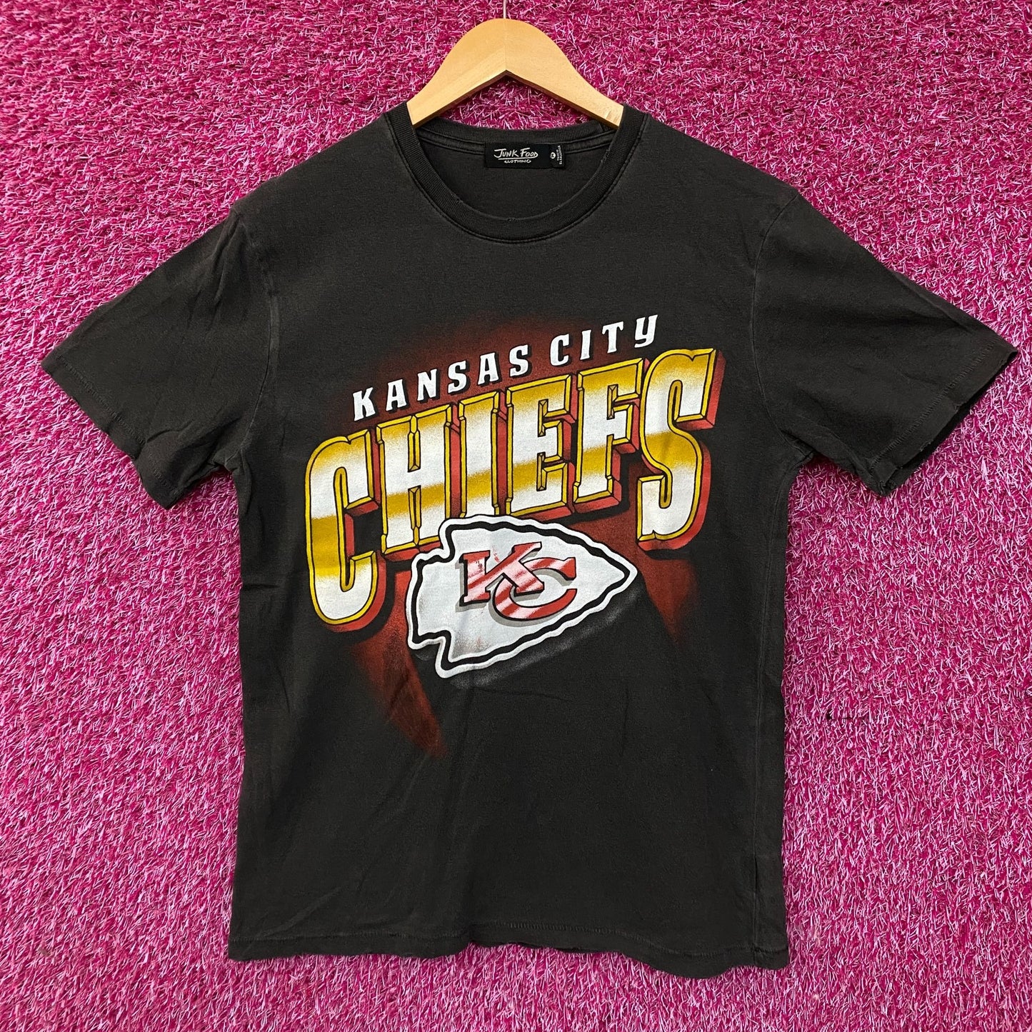 Junk Food Clothing Kansas City Chiefs Women's Graphic T-Shirt Medium