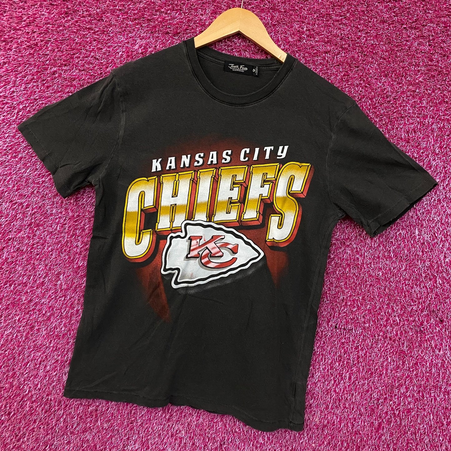 Junk Food Clothing Kansas City Chiefs Women's Graphic T-Shirt Medium