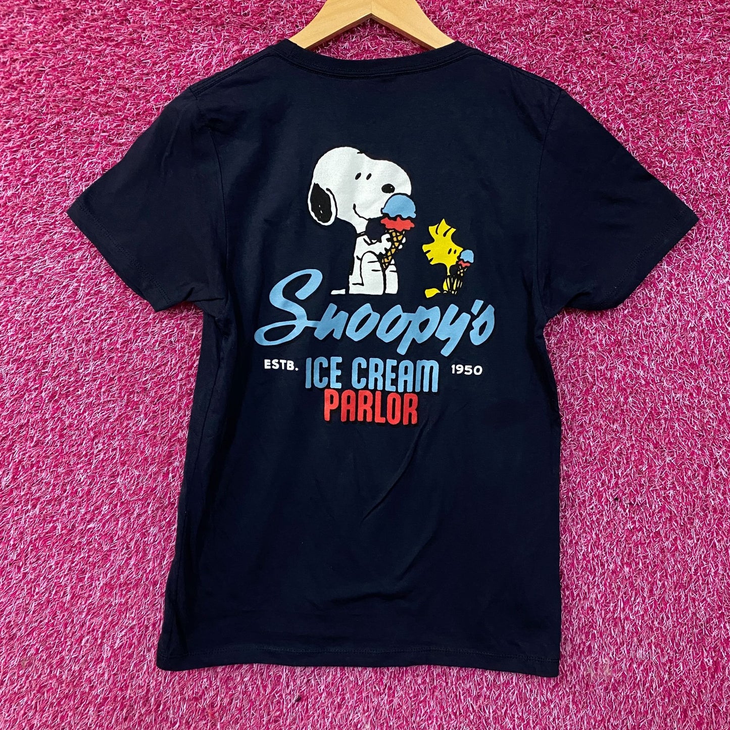 Peanuts Snoopy Ice Cream Parlor Graphic Tee Large