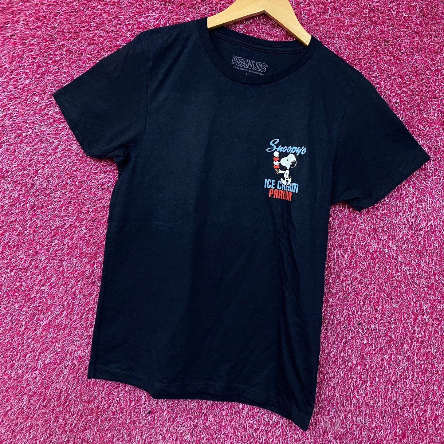 Peanuts Snoopy Ice Cream Parlor Graphic Tee Large