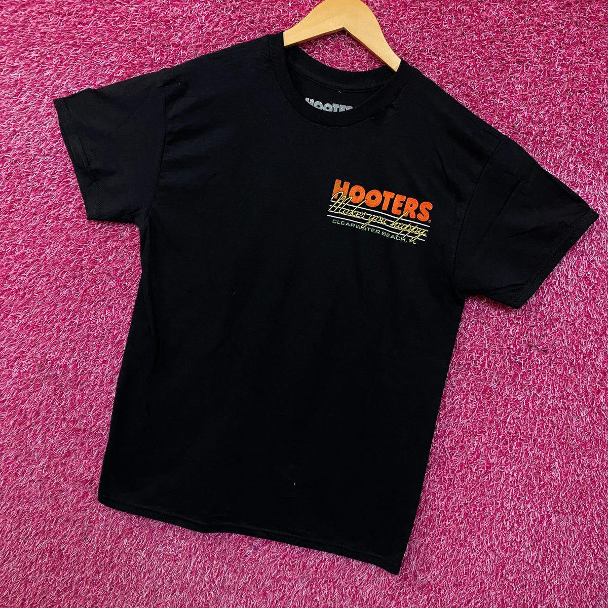 Hooters "Makes You Happy" Clearwater Beach Graphic T-shirt Medium