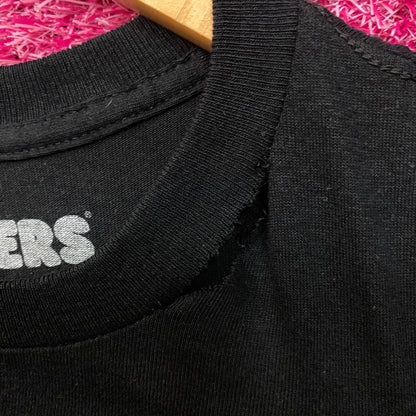 Hooters "Makes You Happy" Clearwater Beach Graphic T-shirt Medium