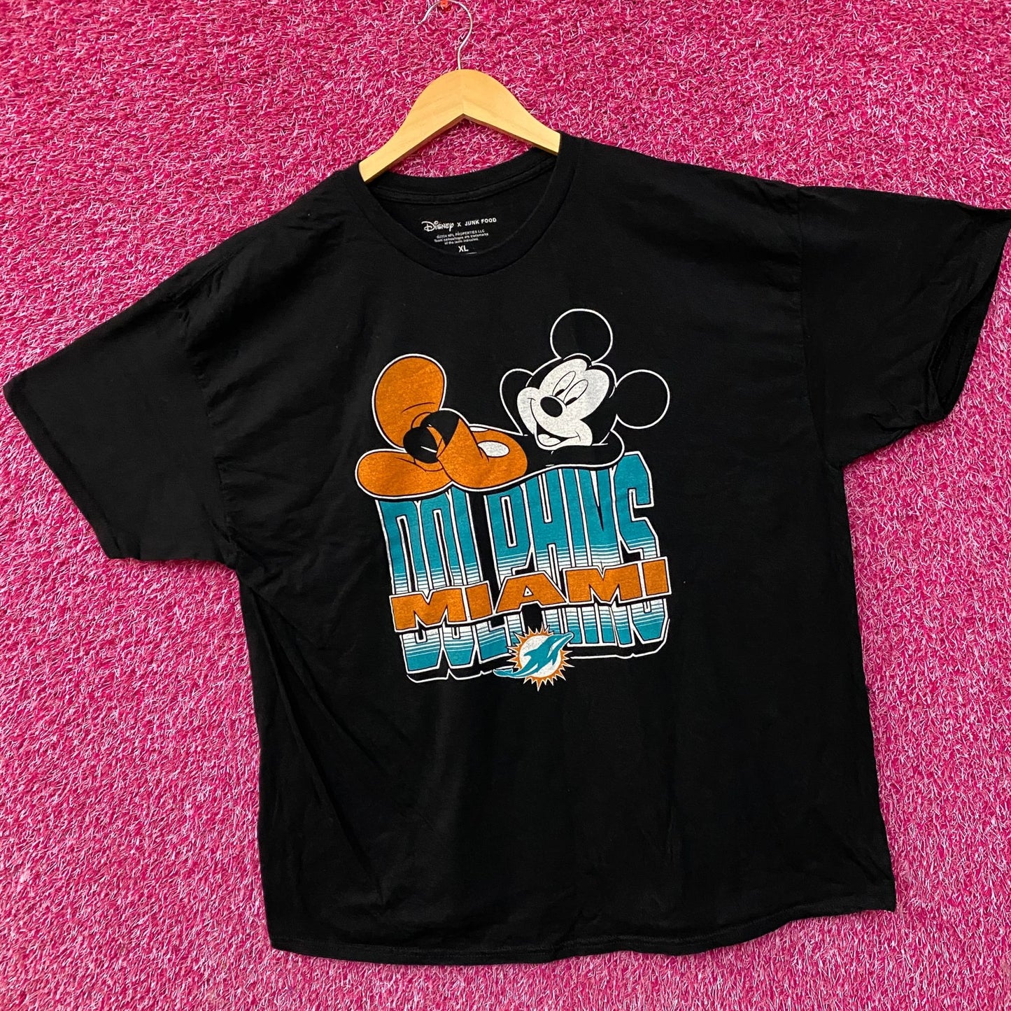 Disney x Junk Food NFL Miami Dolphins Mickey Mouse Kick Back T-Shirt XL