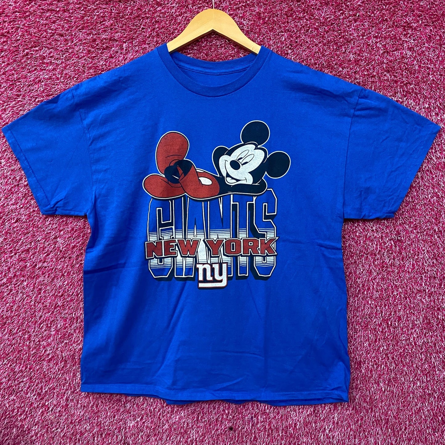 Disney x Junk Food NFL New York Giants Mickey Mouse Kick Back T-Shirt Large