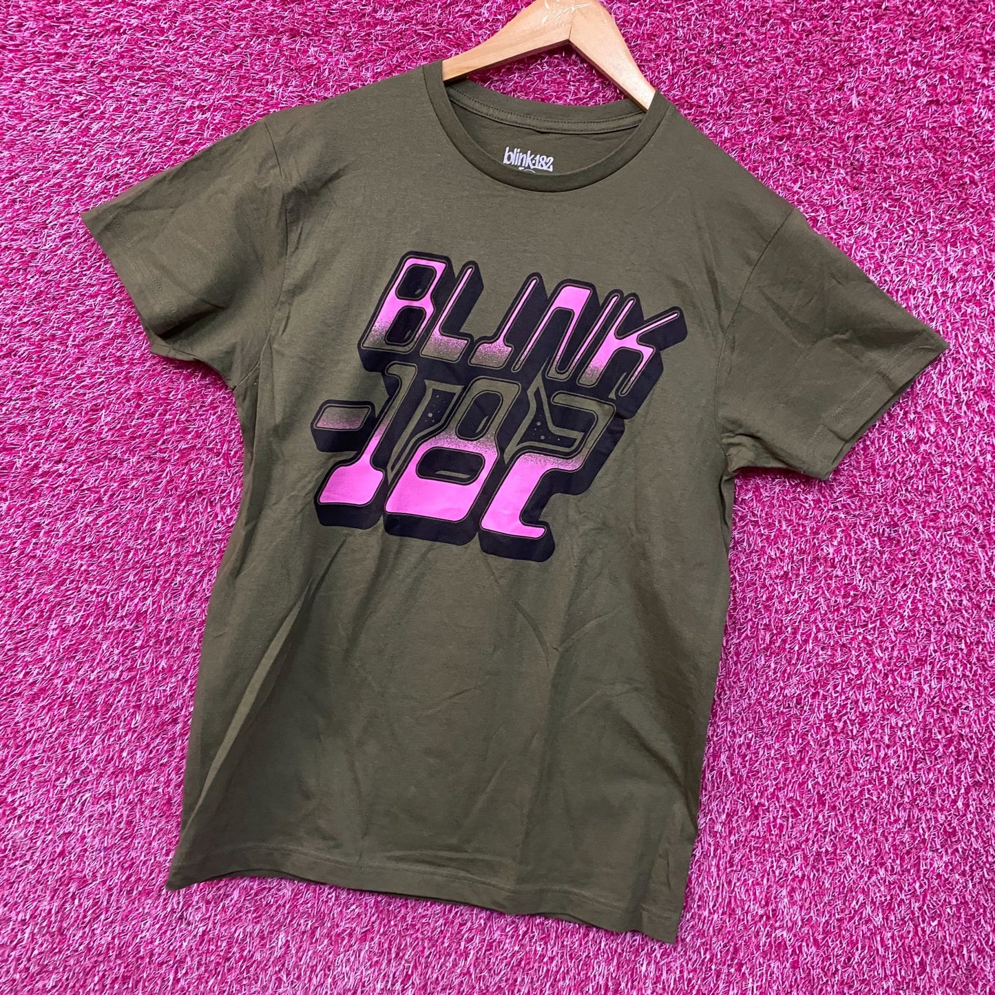 Blink-182 Pink Gradient Logo T-Shirt Medium
