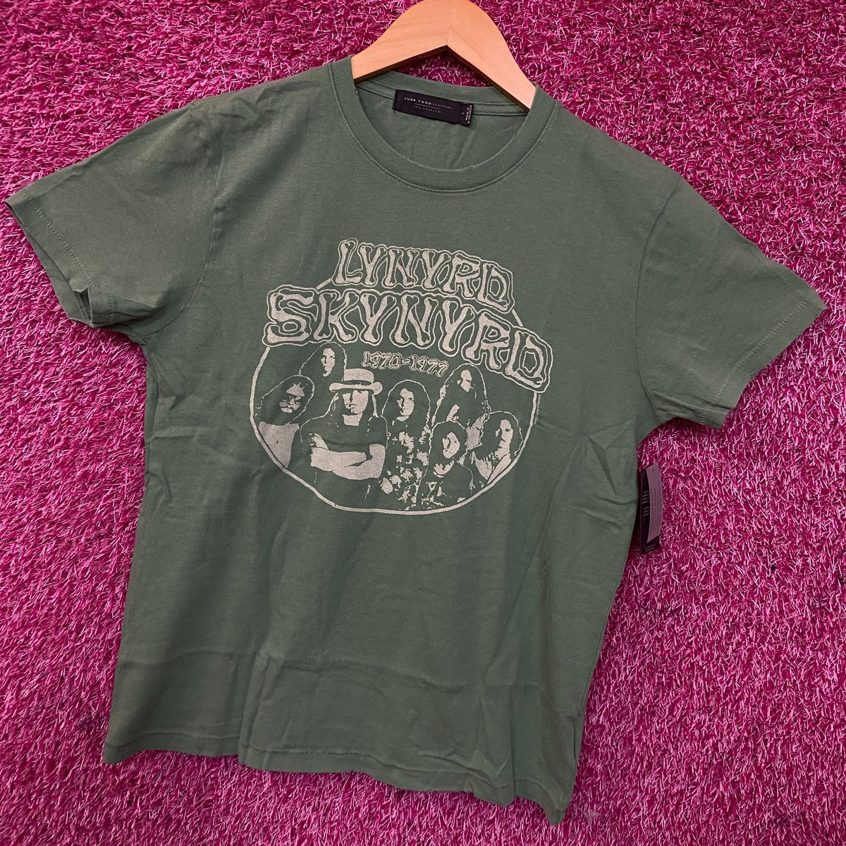 Lynyrd Skynyrd Women's Rock Retro T-Shirt Small