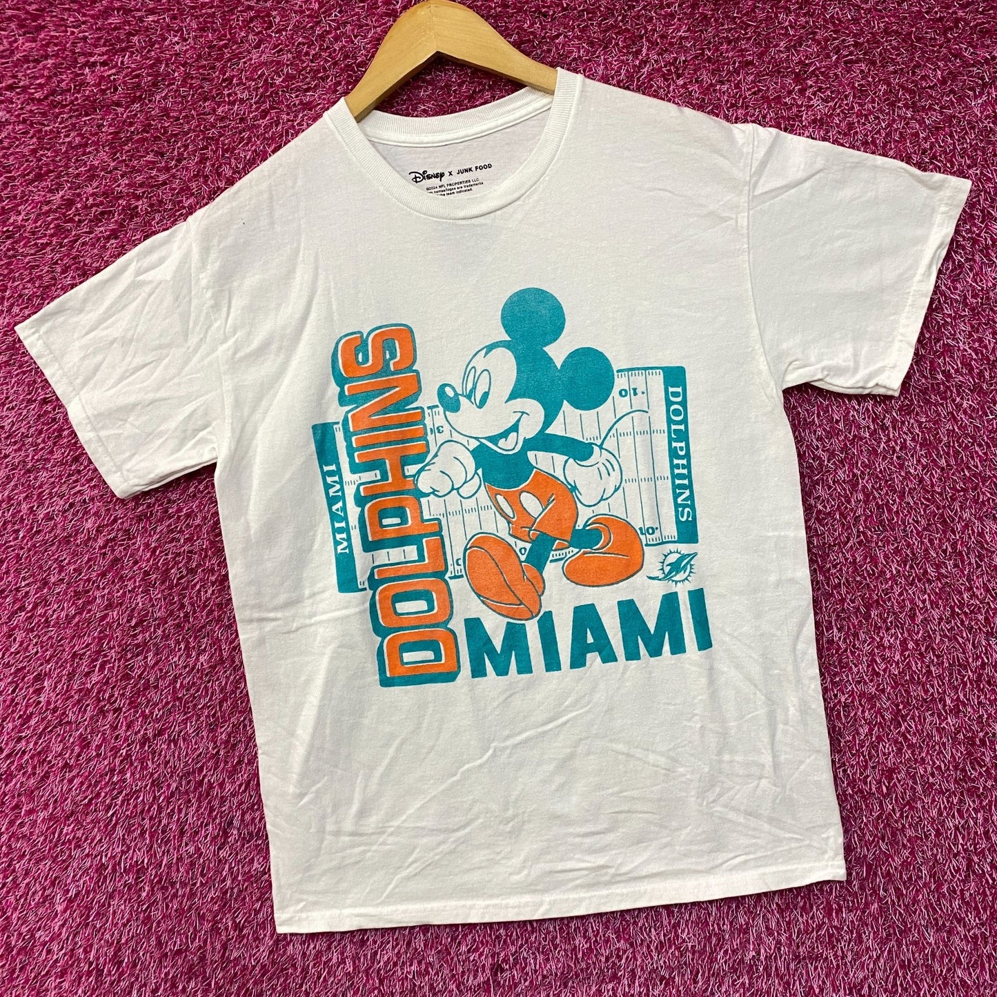 Disney x Junk Food NFL Miami Dolphins Mickey Mouse Field T-Shirt Small