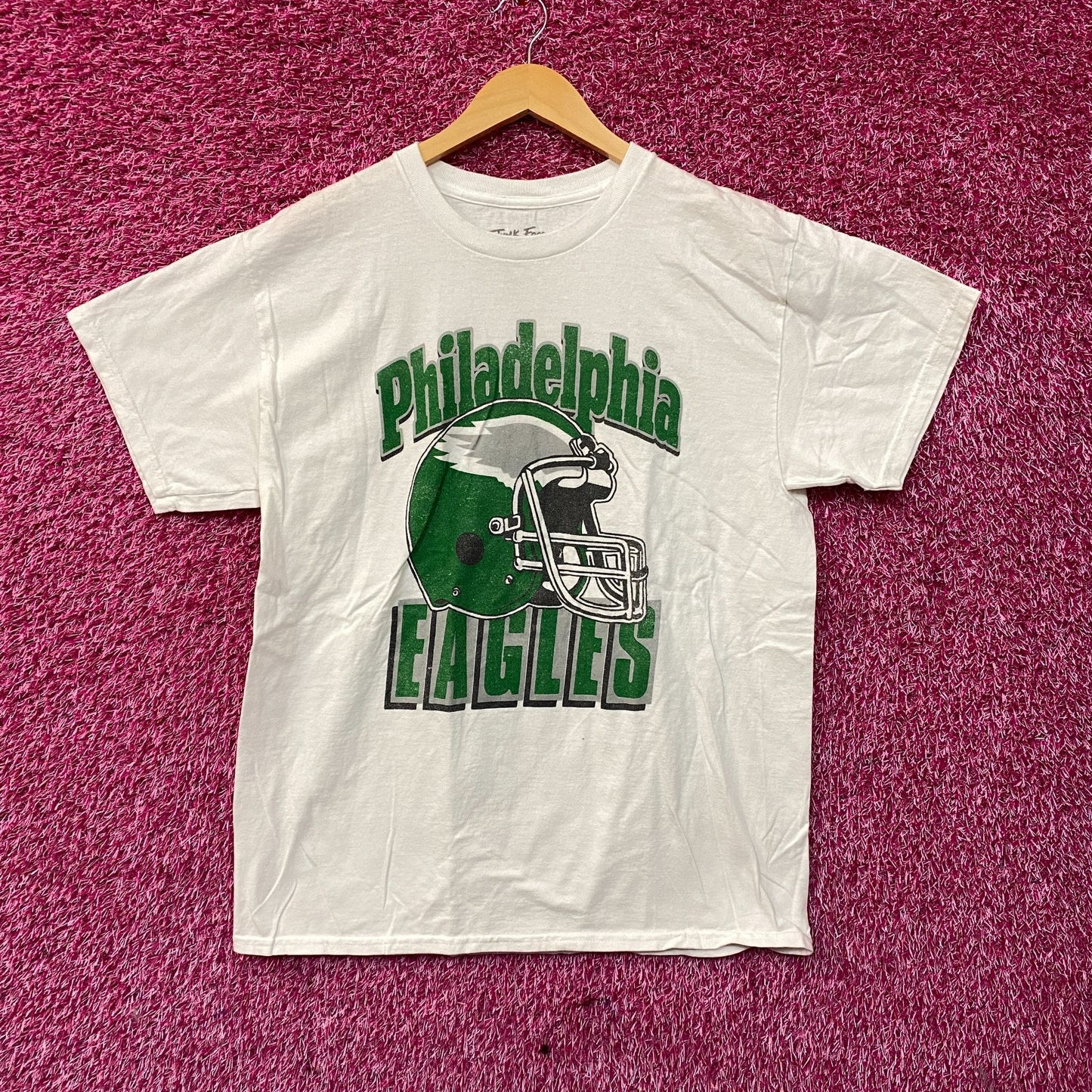 Junk Food Clothing NFL Philadelphia Eagles Throwback Helmet Logo T-Shirt Medium